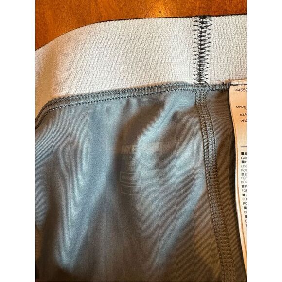 Nike pro Capri pants woman’s - Picture 3 of 5